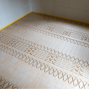 MDF-Flächenheizsystem Basisplatte mit superflacher Fußbodenheizung 🏠 und geringen Aufbauhöhe von 18mm für effiziente Wärme 🌡️.