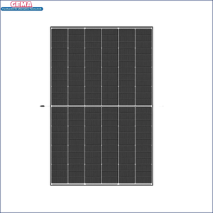 Rechteckiges Solarmodul aus der 10 kWp Photovoltaikanlage mit 10kW Speicher